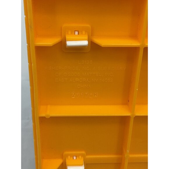 Fisher-Price GeoTrax Rope n Ride Ranch playset stable - Picture 8 of 8